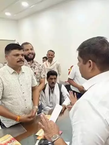 सीहोर नगर: विधायक सुदेश राय ने लिसा टॉकीज स्थित कार्यालय में जनता दर्शन के दौरान लोगों की सुनीं समस्याएँ