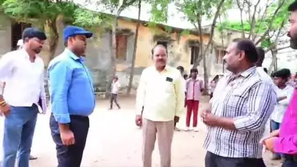 హవేలీ ఘన్​పూర్: జిల్లాలో అన్ని ప్రభుత్వ పాఠశాలకు టెక్స్ట్ బుక్స్ నోట్ బుక్స్ పంపిణీఅందించాం
జిల్లా కలెక్టర్ రాహుల్ రాజ్