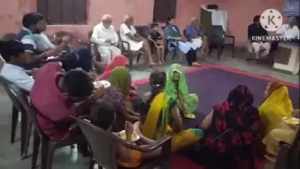 खानपुर: खानपुर के बैसार गाँव के राजीव गांधी सेवा केंद्र में विकास अधिकारी रविंद्र कुमार शर्मा ने रात्रि चौपाल का आयोजन किया