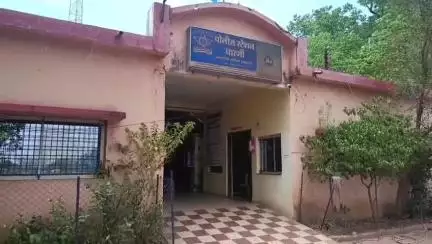 धारणी: गडगामालूर येथे ट्रॅक्टर ट्रॉलीने रेती चोरी करुन साठा करणाऱ्यांविरुद्ध धारणी पोलिसांनी केला गुन्हा दाखल