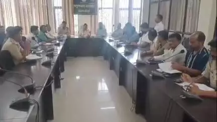 सरायकेला: सरायकेला अनुमंडल क्षेत्र में रथ यात्रा व मेले को लेकर अनुमंडल पदाधिकारी कार्यालय में विधि-व्यवस्था की समीक्षा