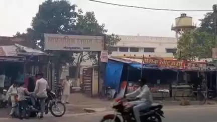बांगरमऊ: बांगरमऊ में गंज मुरादाबाद स्थित सामुदायिक स्वास्थ्य केंद्र की बदहाल स्वास्थ्य व्यवस्था, नहीं मिला डॉक्टर, मरीज परेशान