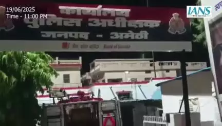 अमेठी का एसपी ऑफिस, गौरीगंज कोतवाली और आसपास का पूरा इलाका तालाब बन गया है।

पुलिस दफ्तरों में नाव चलाने की तैयारी हो रह