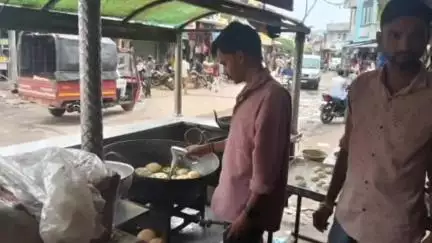 સીંગવડ: સિંગવડ નગર ખાતે ક્રૂડ સેફટી વિભાગ ના કર્મચારીઓ દ્વારા 6 જેટલી હોટલોમાં ચેકિંગ હાથ ધરાયું