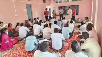 विजयराघवगढ़: शासकीय बालक माध्यमिक शाला विजयराघवगढ़ में शिक्षकों को एफएलएन शिक्षण गतिविधियों का प्रशिक्षण दिया गया