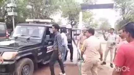 मड़ावरा: छपरौनी गाँव में जमीन के विवाद में महिला ने किया कीटनाशक का सेवन, गंभीर हालत में जिला चिकित्सालय किया गया रेफर