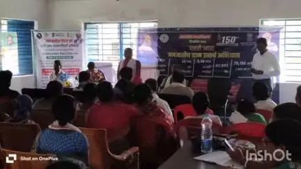 महुआडांड़: धरती आबा जनजातीय ग्राम उत्कर्ष अभियान के तहत चटकपुर पंचायत भवन में शिविर लगाया गया