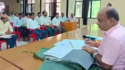 घोसी: घोसी तहसील सभागार में तहसीलदार ने नए लेखपालों के साथ की परिचयात्मक बैठक, राजस्व नियमों की दी विस्तृत जानकारी