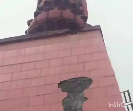 संडीला: कछौना के बाबा लंगड़ेदास मंदिर पर बिजली गिरने से मंदिर की चोटी को हुआ नुकसान, विद्युत उपकरण भी जले
