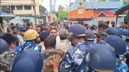 ব্যারাকপুর ২: গারুলিয়া লেলিন নগরে গোষ্ঠী সংঘর্ষের ঘটনাস্থান পরিদর্শনে হিন্দু জাগরণ মঞ্চের প্রতিনিধি দল