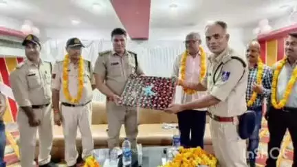 हुज़ूर: रीवा: समान थाना के पूर्व प्रभारी विकास कपीस के सेमरिया स्थानांतरित होने पर स्टाफ ने दी विदाई