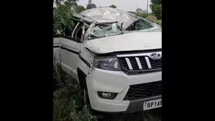 बड़ौत: कान्हड़ देवी मंदिर के पास पिकअप गाड़ी को ओवरटेक करते हुए बुलेरो गाड़ी अनियंत्रित होकर पलटी, 5 लोग घायल