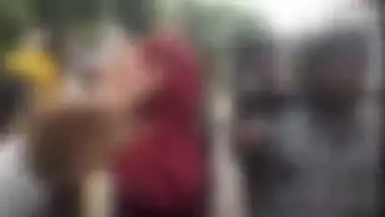 प्रतापगढ़: रामपुर बवरिहा गांव से युवती मामा के बेटे के साथ फरार होकर शादी करने पहुंची तहसील, जमकर हुआ हंगामा