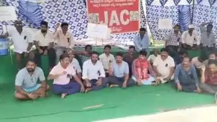 మున్సిపల్ ఇంజనీరింగ్ విభాగం కార్మికుల ఆందోళనకు సీఐటీయూ మద్దతు, సమిష్టి పోరాటాలే శరణ్యమంటున్న జిల్లా కార్యదర్శి రాజు