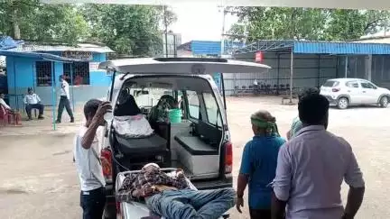 अमरपुर: अमरपुर में ऑटो और बाइक की टक्कर में युवक गंभीर रूप से घायल, भागलपुर रेफर