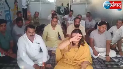 Loni Update News || #लोनी में विकास के टेंडर पर कुंडली मारे बैठे अधिकारियों के खिलाफ अध्यक्ष का धरना https://youtu.be/1M