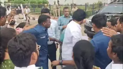 విశాఖపట్నం: విశాఖకు చేరుకున్న డిప్యూటీ సీఎం పవన్ కళ్యాణ్, ఘన స్వాగతం పలికిన మంత్రులు, అభిమానులు, పార్టీ శ్రేణులు