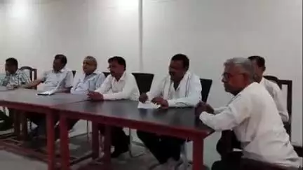 पट्टी: बार एसोसिएशन पट्टी के अधिवक्ताओं ने एसडीएम व तहसीलदार के तबादले तक न्यायिक कार्य से विरत रहने का निर्णय लिया