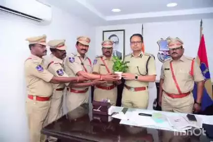 ప్రజల్లో పోలీసుల పట్ల గౌరవ మర్యాదలను పెంపొందించాలని ప్రమోషన్ పొందిన పోలీసులకు సీపీ సన్ ప్రీత్ సింగ్ సూచన
