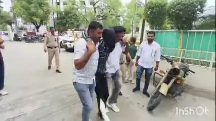 उज्जैन शहर: नानाखेड़ा पुलिस ने हाईवे पर लूटपाट करने वाले गिरोह के एक युवक और दो नाबालिगों को हिरासत में लिया