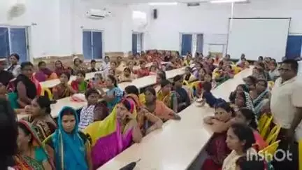 रजौली: प्रखंड सभागार में सांसद ने ग्रामीणों को संबोधित किया, विकास योजनाओं के बारे में दी जानकारी