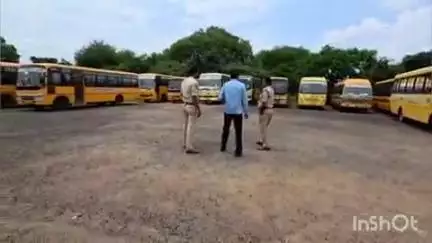 పరిగి: కృష్ణవేణి పాఠశాల బస్సులు తనిఖీ చేసిన ఎంవీఐ అధికారి వీరేంద్రనాయక్