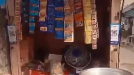 मुरैना नगर: SP बंगले के सामने स्थित गुमटी को तोड़कर ₹5 हजार का सामान हुआ चोरी, CCTV कैमरे में क़ैद हुए चोर; मामला दर्ज