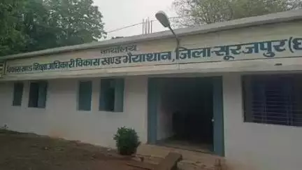 भैयाथान: भैयाथान विकासखंड के 43 विद्यालयों को मर्ज कर शिक्षकों को एकल विद्यालय में किया गया पदस्थ
