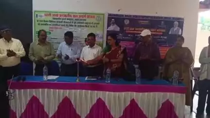 कुरडेग: धरती आबा जनजातीय ग्राम उत्कर्ष योजना के तहत कुरडेग प्रखंड कार्यालय में शिविर का आयोजन