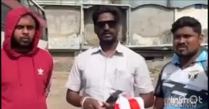 लातूर: अमरावती येथे बेसबॉल लातूरची टीम रवाना होताना माणुसकी प्रतिष्ठानच्या वतीने बस स्थानकात दिले टी-शर्ट मोफत