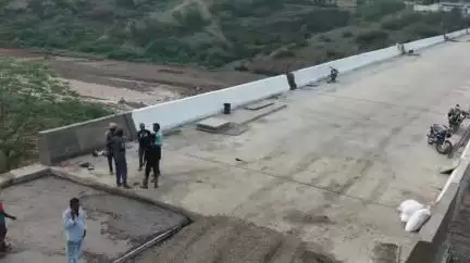 पाटी: पाटी नगर में गोई नदी पर बन रहे पुल पर हुई लोड टेस्टिंग, 2023 में शुरू हुआ था पुल का निर्माण कार्य