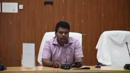 नौगढ़: DM की अध्यक्षता में कलेक्ट्रेट में संचारी रोग नियंत्रण और दस्तक अभियान पर हुई बैठक