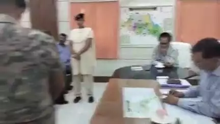 गोपालगंज: डीएम द्वारा समाहरणालय परिसर में जनता दरबार का आयोजन, सुनी लोगों की समस्याएं