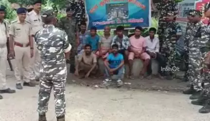 बनकटवा: एसएसबी और पुलिस ने निकाली नशा मुक्ति जागरूकता रैली, ग्रामीण क्षेत्र में नशे के खिलाफ चलाया अभियान