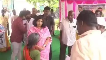 దేవరకద్ర: గుడిబండ గ్రామంలో భూభారతి రెవెన్యూ సదస్సులు పాల్గొన్న జిల్లా కలెక్టర్ విజయేంద్రియ అబ్బోయ