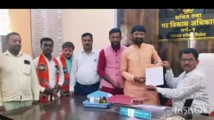 निलंगा: शाळेत हिंदीची सक्ती झाली तर मनसे खळखट्याक करू... मनसे वतीने पंचायत समितीत निवेदन