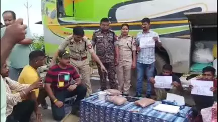 শিলচর: শিলচর রামনগর বাইপাস থেকে পাঁচ কোটি টাকার অধিক মূল্যের সামগ্রী বাজেয়াপ্ত করে পুলিশ,গ্রেপ্তার-৩