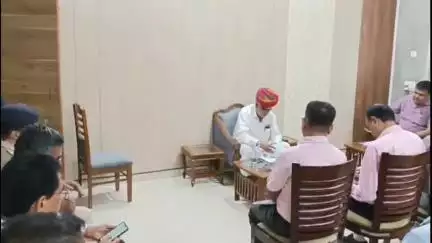पाली: प्रभारी मंत्री ने मानसून से पूर्व तैयारी को लेकर सर्किट हाउस में अधिकारियों की ली बैठक, दिए आवश्यक दिशा-निर्देश