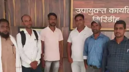 पीरटांड: पीरटांड़ पंचायत सहायक संघ ने डीसी से मिलकर रखीं अपनी समस्याएं, समाधान की मांग करते हुए सौंपा ज्ञापन