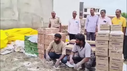 ब्यावर: ब्यावर में पाउडर की आड़ में शराब ले जा रहे तस्कर पकड़े, 80 पेटी अंग्रेजी शराब की बरामदगी, दो गिरफ्तार