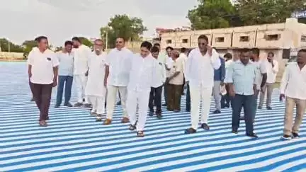 రాయదుర్గం: రాష్ట్రంలో లక్ష కేంద్రాల్లో అంతర్జాతీయ యోగా నిర్వాహణకు ఏర్పాట్లు చేసినట్టు పట్టణంలో ప్రభుత్వ విప్ 'కాలవ' వెల్లడి