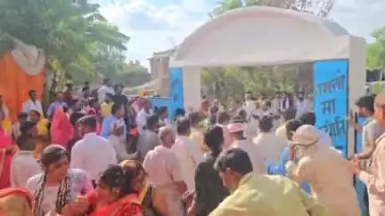 तरबगंज: नवाबगंज के तुलसीपुर में जिलाधिकारी की चौपाल से पहले प्रधान व प्रत्याशी भिड़े, वीडियो हुआ वायरल