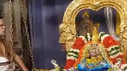 అహోబిలం లక్ష్మీ నరసింహస్వామి దేవాలయంలో శుక్రవారం అమృతవల్లి అమ్మవారికి,ఊంజల్ సేవ