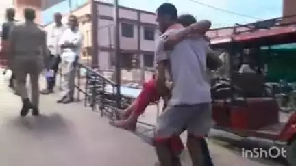 हाथरस: गांव नगला केशो में मामूली बात को लेकर बहू ने सास को लाठी-डंडों से मारा, पुलिस ने कराया अस्पताल में भर्ती