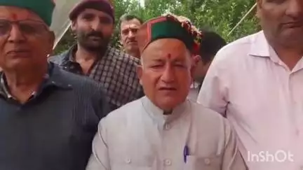 कोटखाई: जुब्बल नावर कोटखाई कांग्रेस मंडल अध्यक्ष मोती लाल डेरटा ने बख़राला अड़ियाला कौल वाया बशनाल सड़क की पासिंग की
