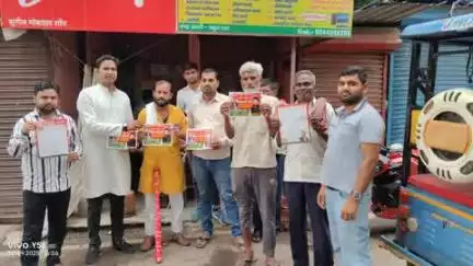 27 जनवरी 2025 से प्रतिदिन गांव गांव व घर-घर जाकर की पीडीए पर मीटिंग व पीडीए पर चर्चा

आज दिनाँक 20 जून को 136 ददरौल विधानसभा मैं हमारे सभी छोटे बड़े हमारे सहयोगी हमारे मार्गदर्शकों  द्वारा विभिन्न  ग्राम पंचायत में डोर टू डोर व घर-घर जाकर