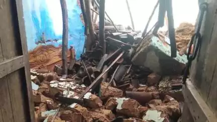 बानो: बांकी पंचायत के डोलडाड़ी में जंगली हाथी ने एक घर को किया ध्वस्त, मुआवज़े की मांग
