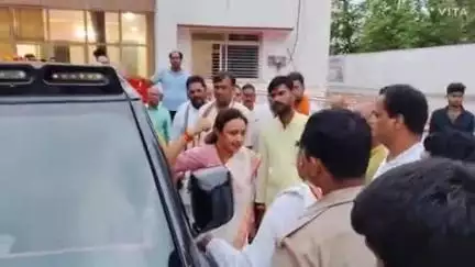 निवाड़ी: निवाड़ी रेस्ट हाऊस में कांग्रेस पर्यवेक्षक आराधना मिश्रा ने ब्लॉक स्तरीय कार्यकर्ताओं के लिए बैठक की