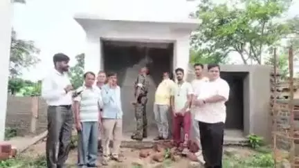 भरनो: सीपेज से परेशान ग्रामीणों ने शिव मंदिर व हनुमान मंदिर ढलाई में आरकेडी कंपनी के खिलाफ खोला मोर्चा