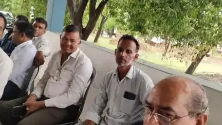 शमशाबाद: विधायक ने दयानंद पुर निवास पर लोगों की समस्याएं सुनने के लिए शिविर लगाया, कर्मचारियों को दिए निर्देश